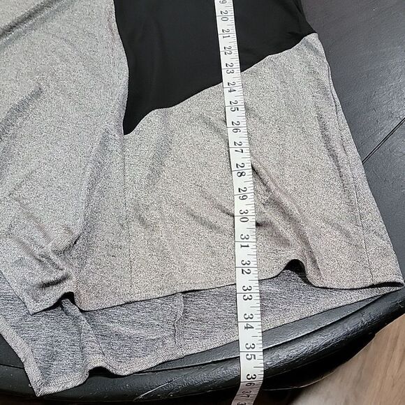 🖤5/$20🖤 AVENUE..black and metallic oversized top.. - Picture 12 of 13